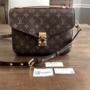 Louis Vuitton Monogram Pochette Metis (Authentic)